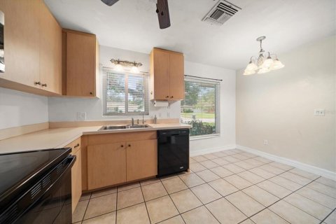 House in Clearwater, Florida 3 bedrooms, 104.52 sq.m. № 1916781 - photo 8