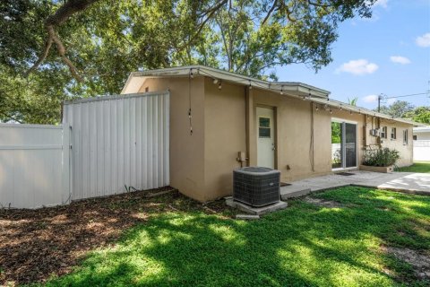 House in Clearwater, Florida 3 bedrooms, 104.52 sq.m. № 1916781 - photo 27