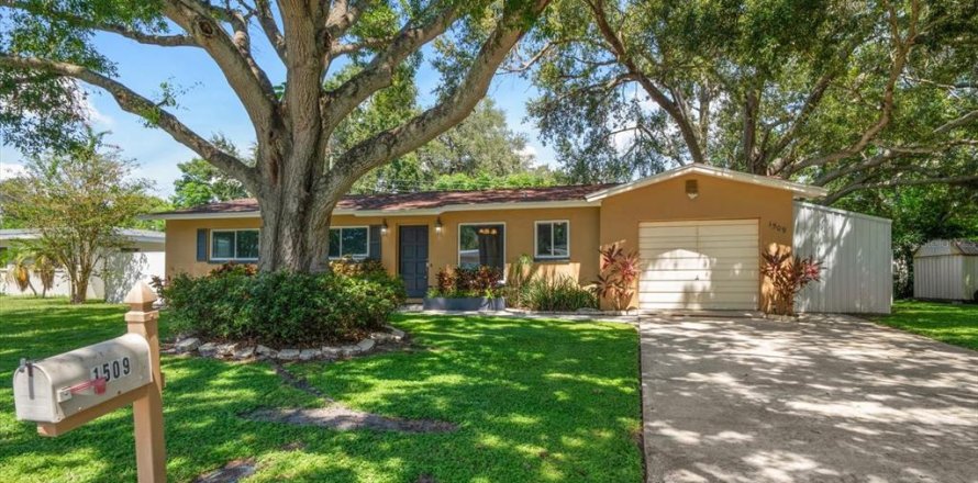 House in Clearwater, Florida 3 bedrooms, 104.52 sq.m. № 1916781