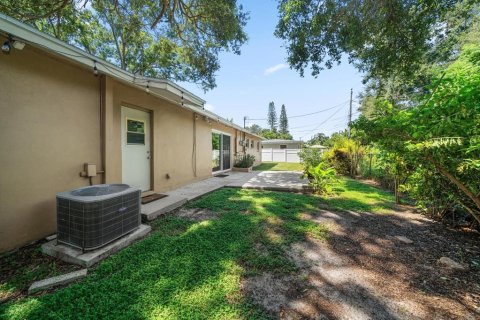 House in Clearwater, Florida 3 bedrooms, 104.52 sq.m. № 1916781 - photo 26
