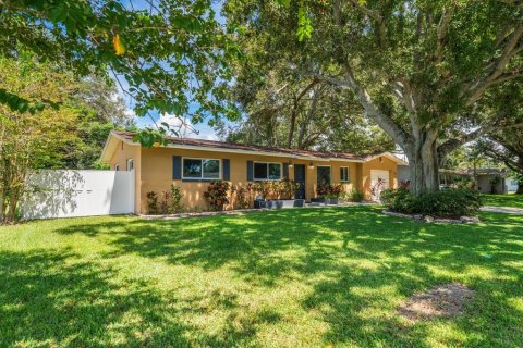 House in Clearwater, Florida 3 bedrooms, 104.52 sq.m. № 1916781 - photo 30