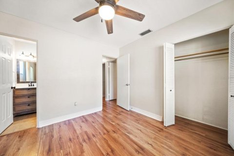 House in Clearwater, Florida 3 bedrooms, 104.52 sq.m. № 1916781 - photo 14