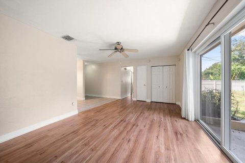House in Clearwater, Florida 3 bedrooms, 104.52 sq.m. № 1916781 - photo 12