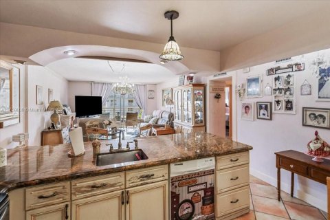 Condo in North Miami Beach, Florida, 2 bedrooms  № 1707045 - photo 19