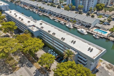 Condo in North Miami Beach, Florida, 2 bedrooms  № 1707045 - photo 3
