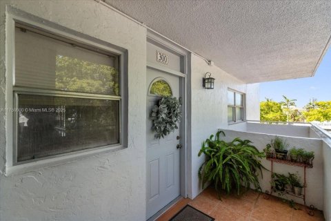Condo in North Miami Beach, Florida, 2 bedrooms  № 1707045 - photo 11