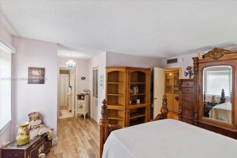 Condo in North Miami Beach, Florida, 2 bedrooms  № 1707045 - photo 30