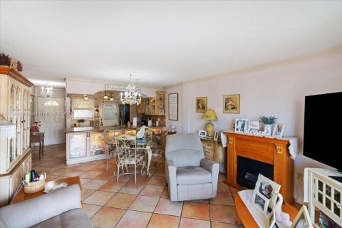 Condo in North Miami Beach, Florida, 2 bedrooms  № 1707045 - photo 25