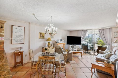 Condo in North Miami Beach, Florida, 2 bedrooms  № 1707045 - photo 20