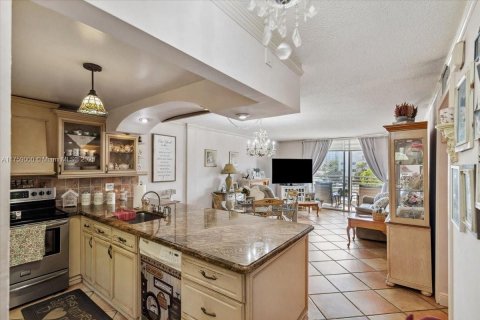 Condo in North Miami Beach, Florida, 2 bedrooms  № 1707045 - photo 13
