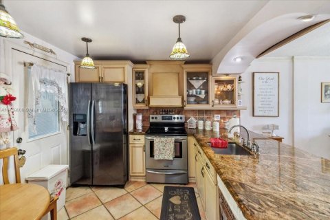 Condo in North Miami Beach, Florida, 2 bedrooms  № 1707045 - photo 14