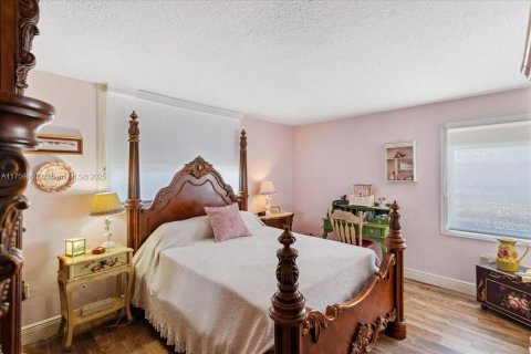 Condo in North Miami Beach, Florida, 2 bedrooms  № 1707045 - photo 29