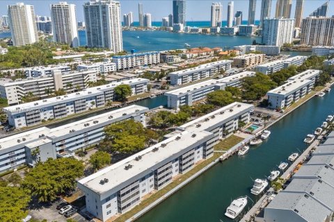 Condo in North Miami Beach, Florida, 2 bedrooms  № 1707045 - photo 6