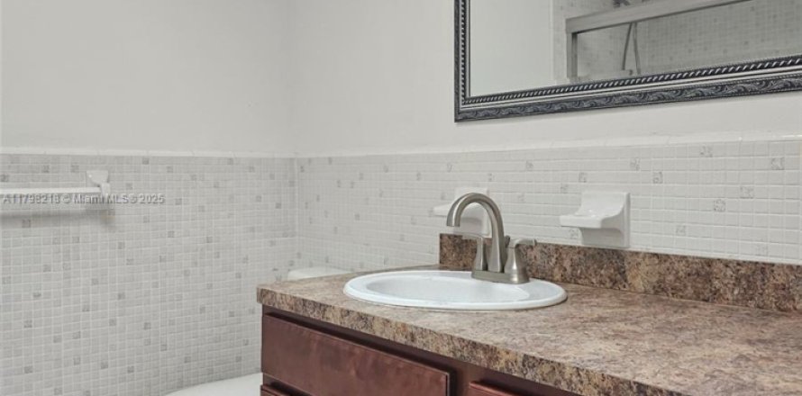 Condominio en Titusville, Florida, 2 dormitorios  № 2012329