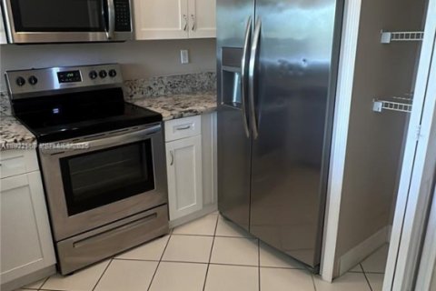 Copropriété à louer à Homestead, Floride: 2 chambres, 84.91 m2 № 1976753 - photo 15