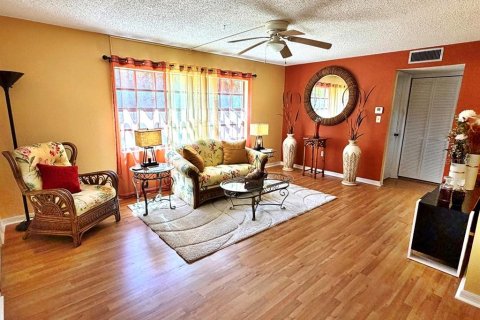 Condo in Leesburg, Florida, 2 bedrooms  № 2379819 - photo 6