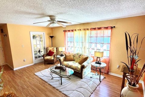 Condo in Leesburg, Florida, 2 bedrooms  № 2379819 - photo 7