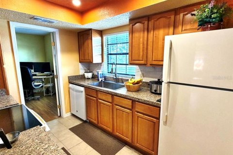 Condo in Leesburg, Florida, 2 bedrooms  № 2379819 - photo 14
