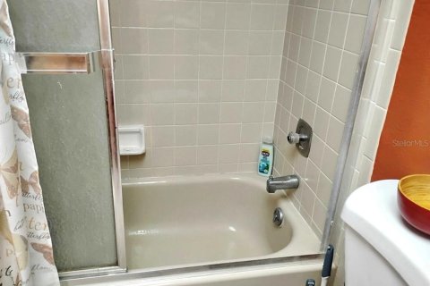 Condo in Leesburg, Florida, 2 bedrooms  № 2379819 - photo 26