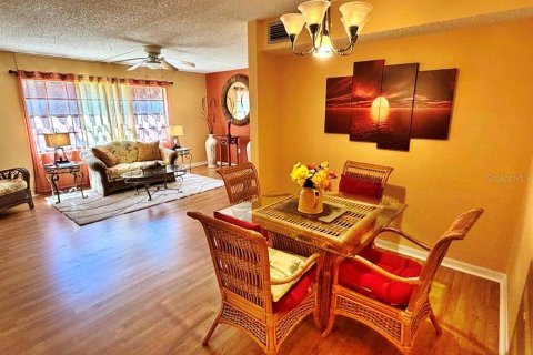 Condo in Leesburg, Florida, 2 bedrooms  № 2379819 - photo 12