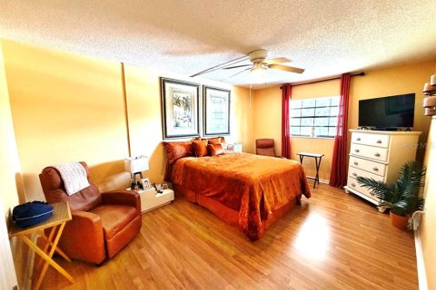 Condo in Leesburg, Florida, 2 bedrooms  № 2379819 - photo 15