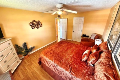 Condo in Leesburg, Florida, 2 bedrooms  № 2379819 - photo 16