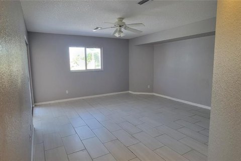 Villa ou maison à vendre à North Port, Floride: 3 chambres, 189.15 m2 № 2231106 - photo 6