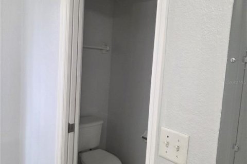 Touwnhouse à vendre à Kissimmee, Floride: 2 chambres, 104.05 m2 № 2388923 - photo 4