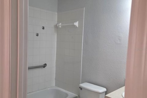 Touwnhouse à vendre à Kissimmee, Floride: 2 chambres, 104.05 m2 № 2388923 - photo 16