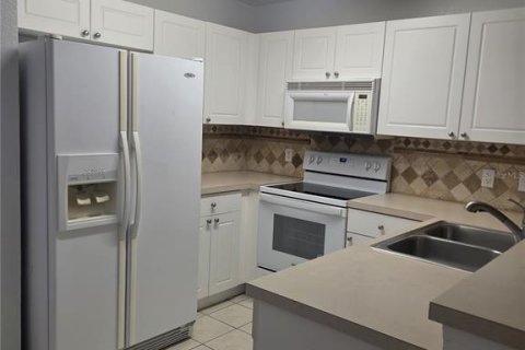 Touwnhouse à vendre à Kissimmee, Floride: 2 chambres, 104.05 m2 № 2388923 - photo 3