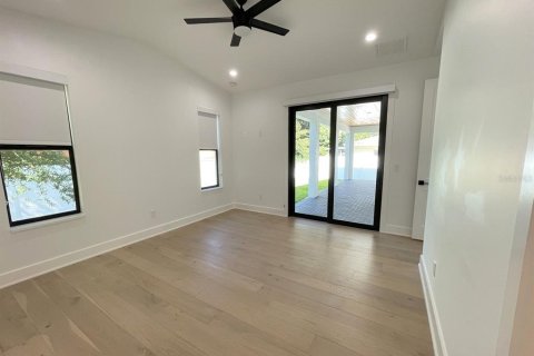 House in Tampa, Florida 4 bedrooms, 209.49 sq.m. № 1913000 - photo 16