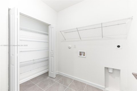 Снять в аренду виллу или дом в Хомстед, Флорида 5 спален, № 1950432 - фото 11