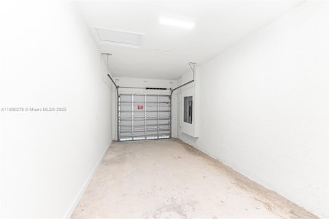 Снять в аренду виллу или дом в Хомстед, Флорида 5 спален, № 1950432 - фото 28