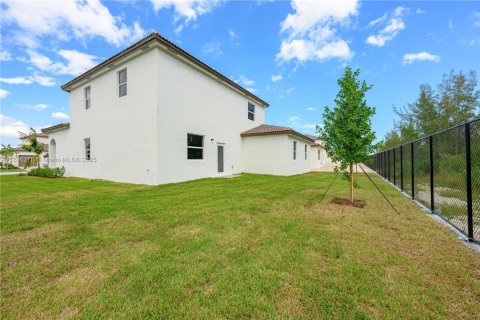 Снять в аренду виллу или дом в Хомстед, Флорида 5 спален, № 1950432 - фото 3