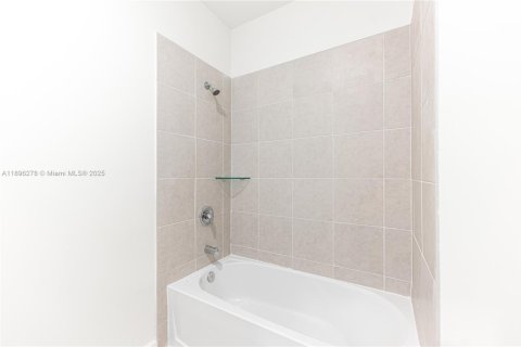 Снять в аренду виллу или дом в Хомстед, Флорида 5 спален, № 1950432 - фото 9