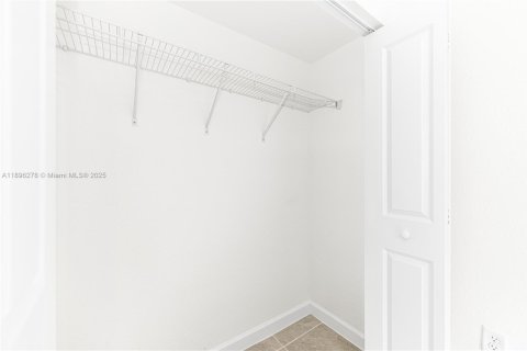 Снять в аренду виллу или дом в Хомстед, Флорида 5 спален, № 1950432 - фото 25