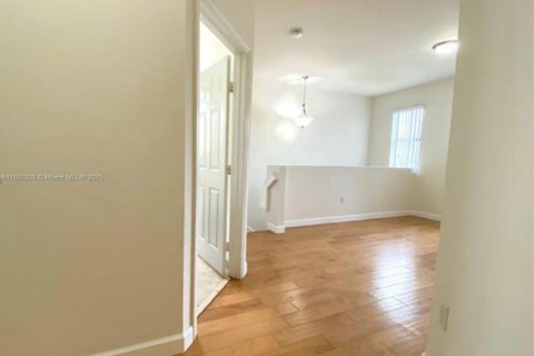 Снять в аренду виллу или дом в Дорал, Флорида 3 спальни, 187.76м2, № 1949653 - фото 20