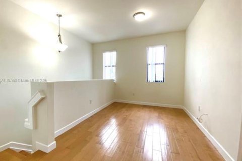 Снять в аренду виллу или дом в Дорал, Флорида 3 спальни, 187.76м2, № 1949653 - фото 18