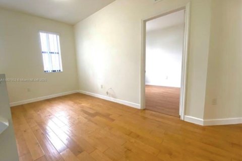 Снять в аренду виллу или дом в Дорал, Флорида 3 спальни, 187.76м2, № 1949653 - фото 17