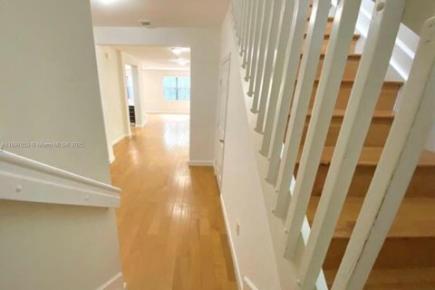 Снять в аренду виллу или дом в Дорал, Флорида 3 спальни, 187.76м2, № 1949653 - фото 15