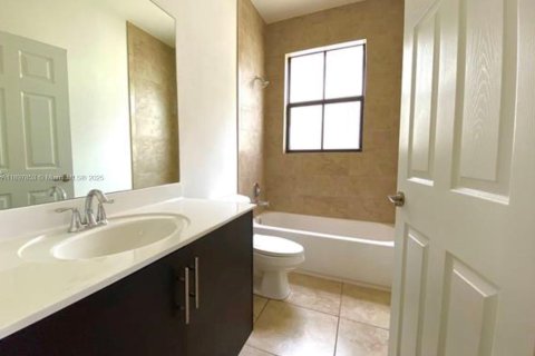 Снять в аренду виллу или дом в Дорал, Флорида 3 спальни, 187.76м2, № 1949653 - фото 26