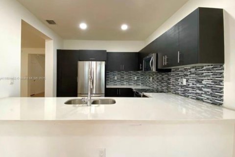 Снять в аренду виллу или дом в Дорал, Флорида 3 спальни, 187.76м2, № 1949653 - фото 13