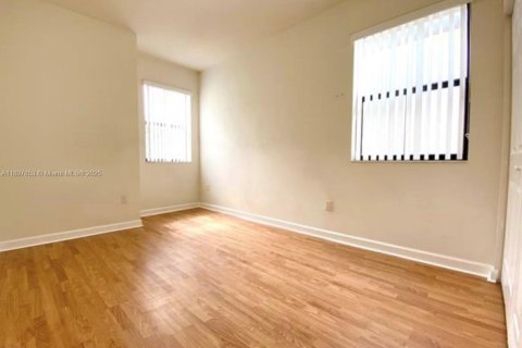 Снять в аренду виллу или дом в Дорал, Флорида 3 спальни, 187.76м2, № 1949653 - фото 23