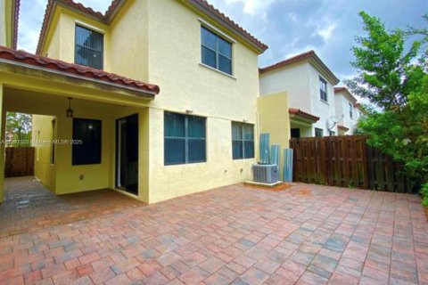 Снять в аренду виллу или дом в Дорал, Флорида 3 спальни, 187.76м2, № 1949653 - фото 30