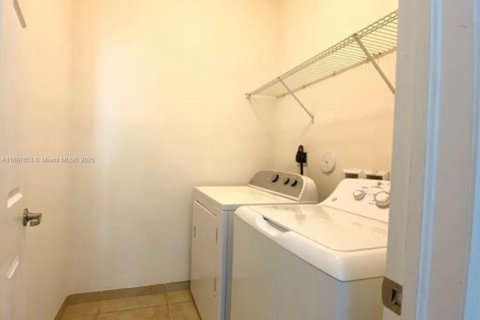 Снять в аренду виллу или дом в Дорал, Флорида 3 спальни, 187.76м2, № 1949653 - фото 25