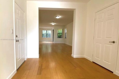 Снять в аренду виллу или дом в Дорал, Флорида 3 спальни, 187.76м2, № 1949653 - фото 3