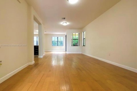 Снять в аренду виллу или дом в Дорал, Флорида 3 спальни, 187.76м2, № 1949653 - фото 4