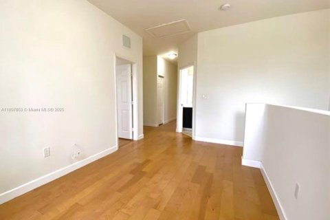 Снять в аренду виллу или дом в Дорал, Флорида 3 спальни, 187.76м2, № 1949653 - фото 19