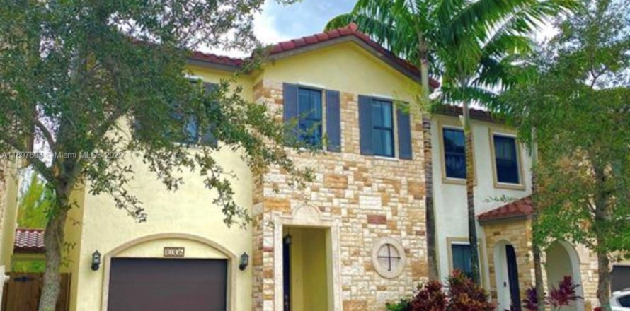 Дом в Дорал, Флорида 3 спальни, 187.76м2 № 1949653