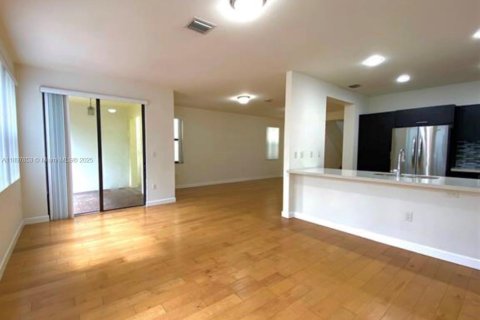 Снять в аренду виллу или дом в Дорал, Флорида 3 спальни, 187.76м2, № 1949653 - фото 8